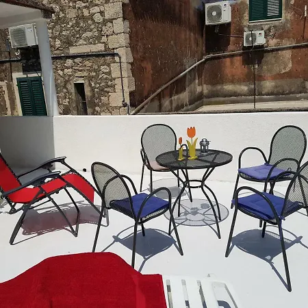 Apartman Paola *